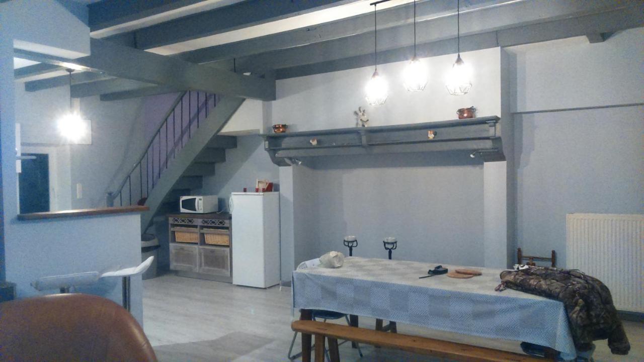 Maison à la campagne au cœur du Cantal dept 15 Marmanhac Esterno foto