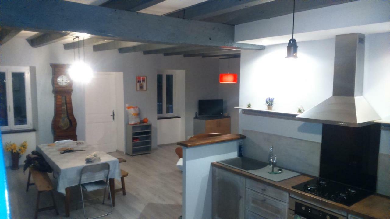 Maison à la campagne au cœur du Cantal dept 15 Marmanhac Esterno foto