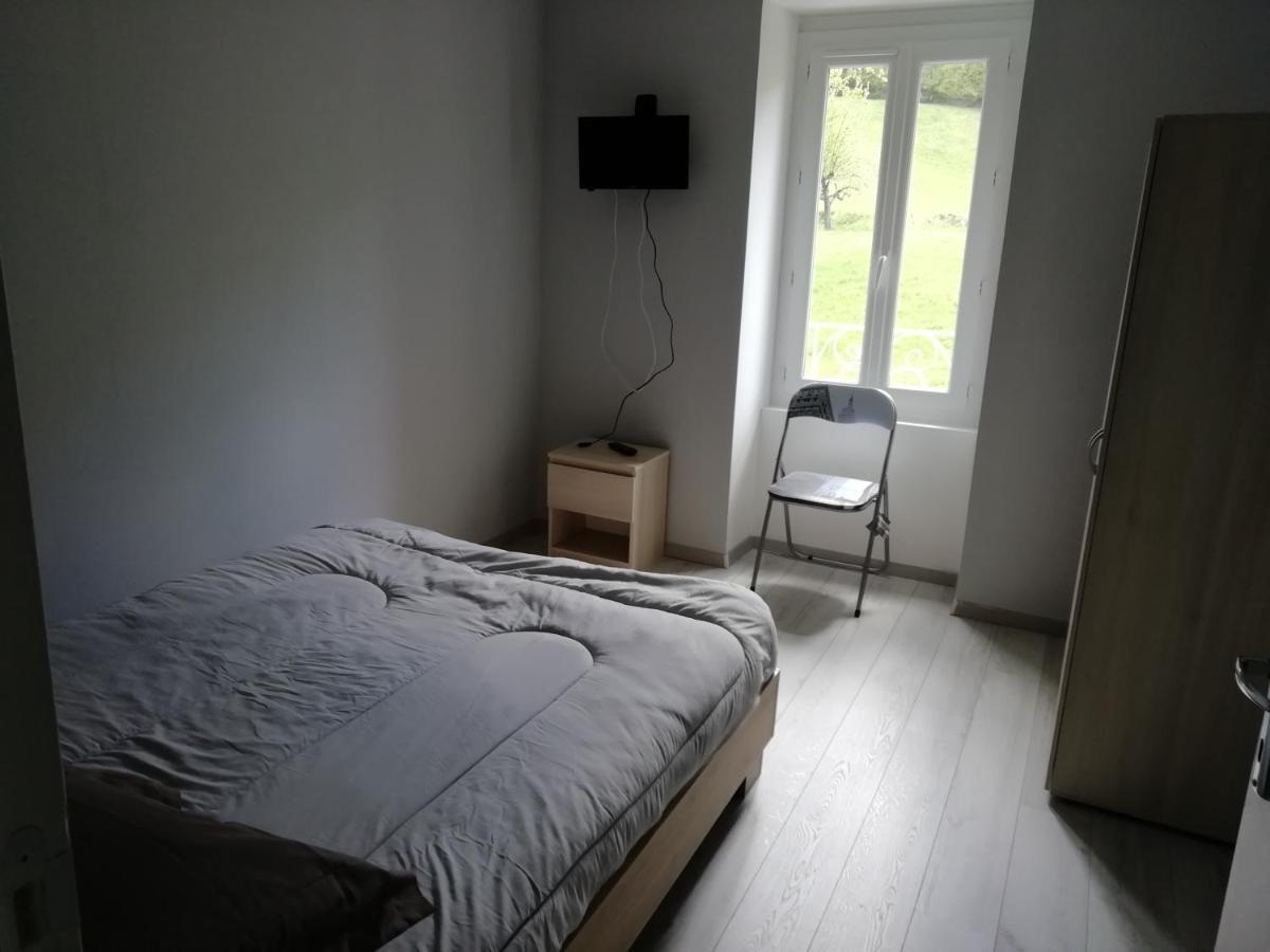Maison à la campagne au cœur du Cantal dept 15 Marmanhac Esterno foto