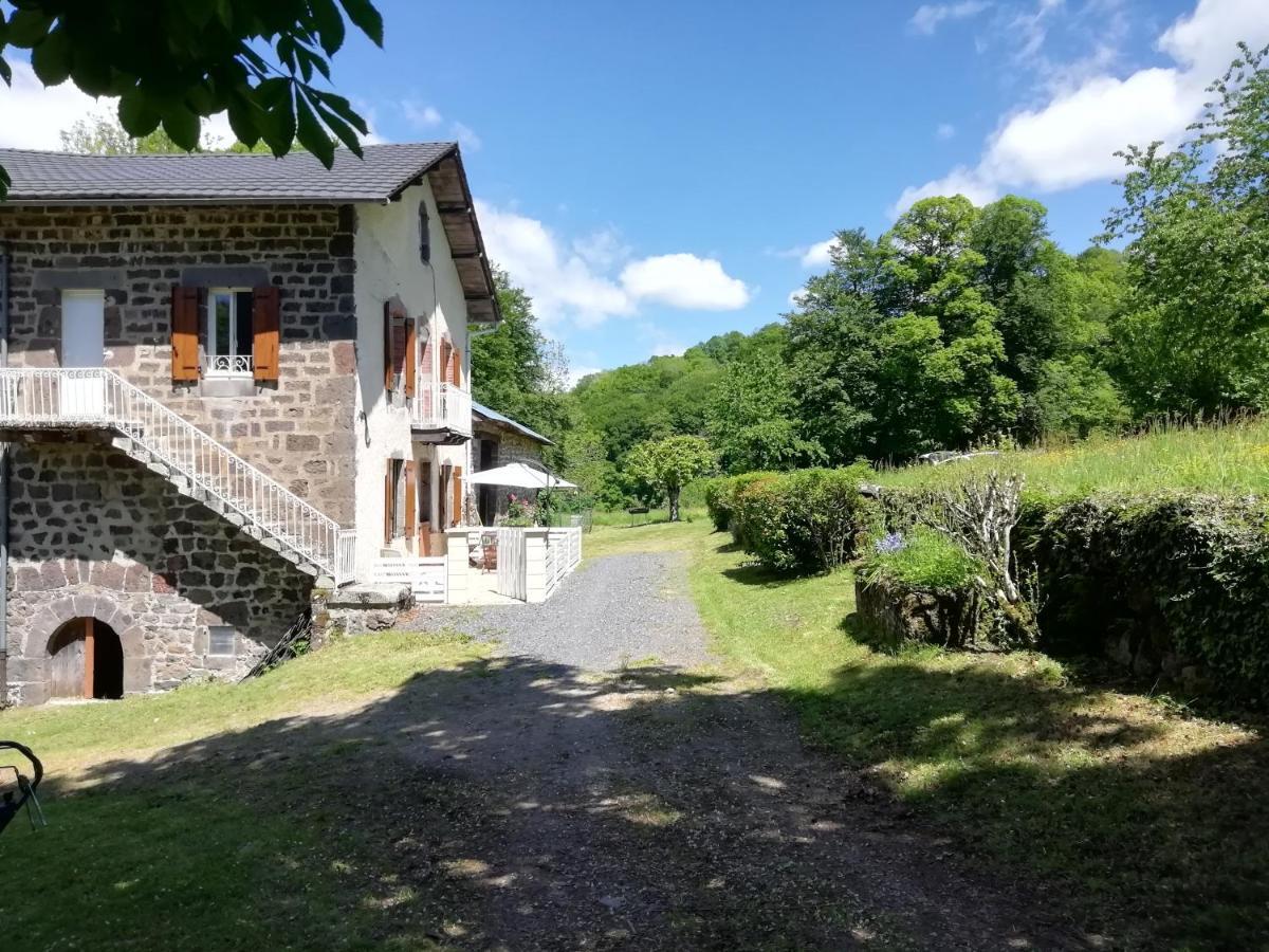 Maison à la campagne au cœur du Cantal dept 15 Marmanhac Esterno foto